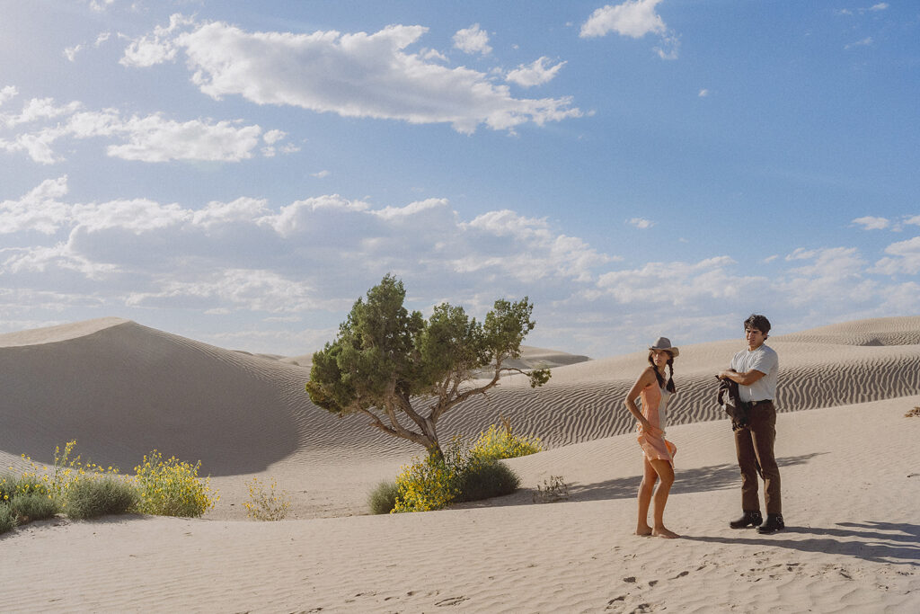 Runaway couple in the Utah Sand Dunes